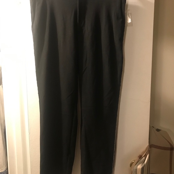 *NWT* Cute Pants With Chain trim on the Sides. Super Classy👌 - Picture 15 of 16